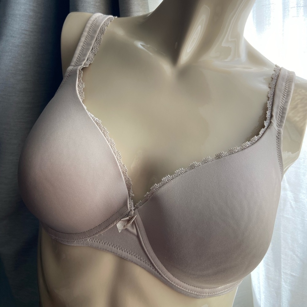 38D Triumph smooth basic tshirt bra in beige nude 1983WP